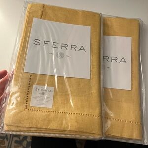 SFERRA Set of Four Dinner Napkins